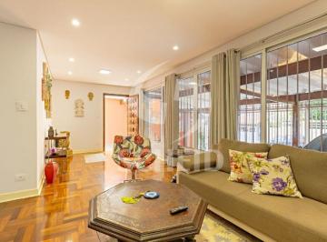 Casa · 136m² · 3 Quartos · 3 Vagas · Casa térrea reformada com 136m², 3 Quartos + 1 quarto na edícula, 3 vagas no Campo Grande.