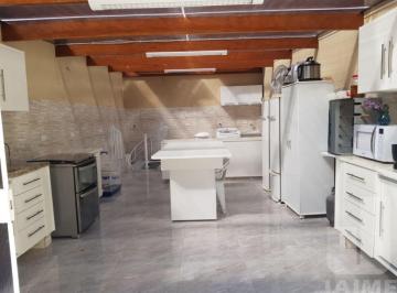 Apartamento · 120m² · 2 Quartos · Apartamento padrão com 2 dormitório sem vaga.