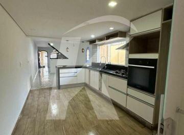 Casa · 120m² · 4 Quartos · 2 Vagas · Sobrado perto do metrô com 4 quartos e 2 vagas de garagem.