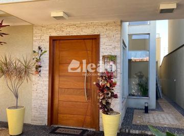 Casa · 235m² · 3 Quartos · 4 Vagas · Casa bem cuidada, 03 dormitórios, suite e piscina Jardim Paiquerê, Valinhos/SP