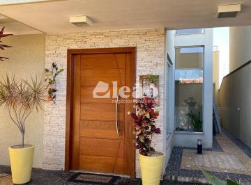 Casa · 235m² · 3 Quartos · 4 Vagas · Casa bem cuidada, 03 dormitórios, suite e piscina Jardim Paiquerê, Valinhos/SP