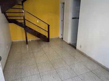 Casa · 70m² · 2 Quartos · Casa duplex 2 quartos (1 suíte)
