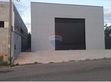 Comercial · 432m² · 4 Vagas · Galpão / Depósito / Armazém para alugar em Loteamento Mega Centro Empresarial de 432.50m² com 4 Gara