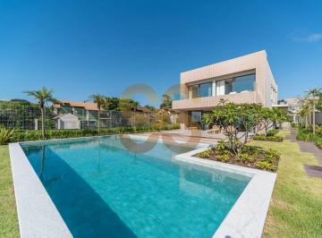 Casa · 458m² · 5 Quartos · 4 Vagas · Casa para venda em Praia Do Estaleiro de 458.00m² com 5 Quartos, 4 Suites e 4 Garagens