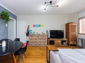 3387f6e4-186e-48c8-85b3-5f50bfa69894 · Elegante apartamento para venda em Mirandópolis com 3 quartos, sendo 1 suíte, 86m²