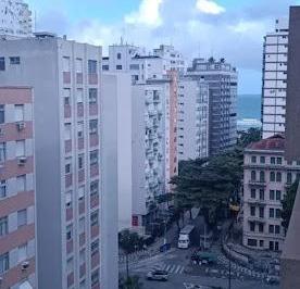 bffa14cb49306ff351e00a6b8e0972a88466bc81 · Charmoso apartamento em localização privilegiada, Mobiliado, 2 dormitórios e Suíte.