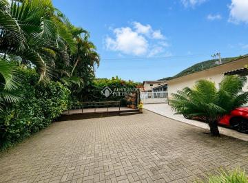 01 · Auxiliadora Predial vende excelente casa semimobiliada no Itacorubi.