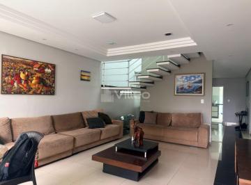 Casa · 241m² · 3 Quartos · 4 Vagas · Lindo Sobrado 241m² com Piscina no Condomínio Villa dos Inglezes