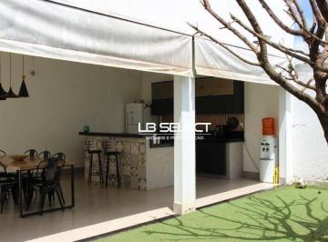 afec621a487cdaec59d0f60733219fae0ec4f2d7 · Casa no bairro Bosque dos Burits com três quartos, uma suíte e varanda.