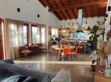 Casa de 4 quartos, Paranapanema · Casa em frente ao Clube Iate c/278m², com 4 dorms, sendo 3 suítes, no Riviera de Santa Cristina XIII