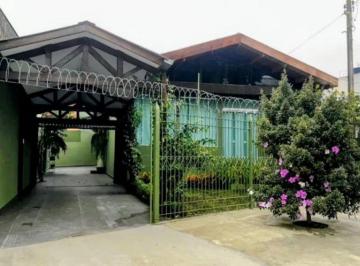 Casa de 3 quartos, Curitiba · CASA COM 222M², SUÍTE E QUINTAL ESPAÇOSO