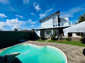Casa de 4 quartos, Itanhaém · Casa com Piscina à Venda no Bairro Tupy em Itanhaém - 300m da Praia