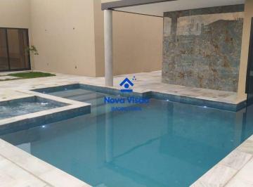 Casa · 427m² · 5 Quartos · Localizada em condomínio fechado, um lugar que oferece muita natureza e estrutura de lazer completa!