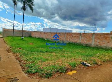 Terreno · 320m² · 4 Vagas · Area Lote