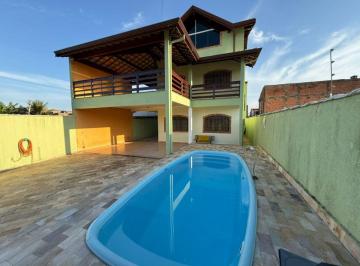 Casa de 4 quartos, Peruíbe · Casa com 4 quartos e piscina em Peruíbe.