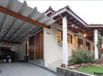 Foto 01 · Vende-se uma linda casa térrea, 3 dormitórios sendo 1 suíte master com closet, ampla sala para 3 amb