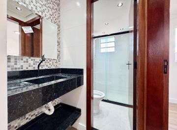 Banheiro social · Apartamento bairro Ouro Fino / 02 dormitórios