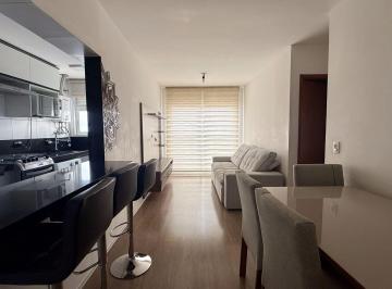 Sala de estar · Apartamento 02 dormitórios mobiliado no Centro de São José dos Pinhais