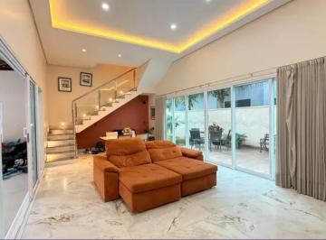 Casa com perfil familiar, oferecendo ambientes que proporcionam conforto e prati · Casa Bem Conservada e Aconchegante
