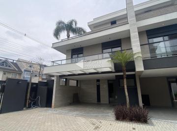 Casa · 215m² · 4 Quartos · 2 Vagas · Viva o luxo contemporâneo no coração do Xaxim!
