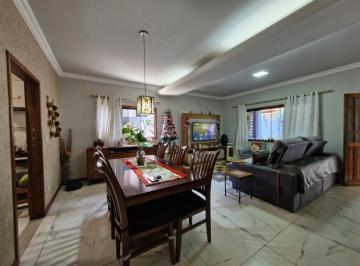 Casa · 135m² · 3 Quartos · 2 Vagas · Casa com 3 Quartos e Área Gourmet no Bairro Várzea