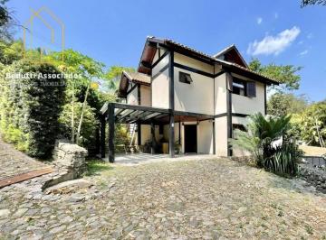 Casa · 343m² · 3 Quartos · 3 Vagas · Cond. Santa Lúcia / Fazendinha 3 dormitórios/ 1 suíte.