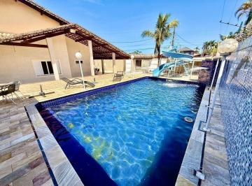 zcf0v7m2oty3zjvkndhknda0_md · Casa com 3 Suítes e Piscina no Flórida!