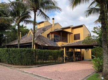 Casa · 248m² · 5 Quartos · 4 Vagas · Casa de Condomínio na Praia da Baleia: Oportunidade!