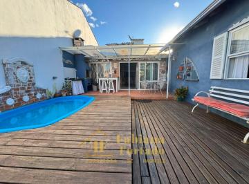 Foto 06 · Casa com três suítes e piscina a menos de 250m da praia