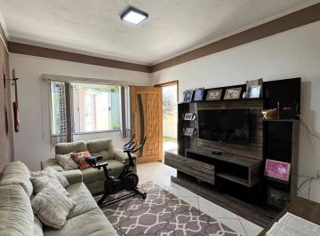 Casa de 3 quartos, Ribeirão Pires · Casa recém-reformada com 3 quartos no Centro Alto de Ribeirão Pires