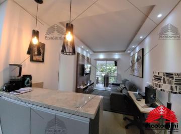 Foto 01 · Apartamento na Vila Guarani: 2 quartos, 1 suíte, sala com Varanda Gourmet, 2 vagas de garagem, ao la