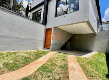 Casa · 180m² · 3 Quartos · 4 Vagas · Seu Novo Lar no Bairro Trevo: Uma Casa dos Sonhos!