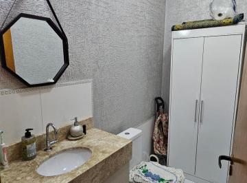db39ffeb-b933-4bfc-b016-ecffe2d541bd · Versátil sobrado para locação em Jaraguá com 2 quartos, sendo 1 suíte, 115m²