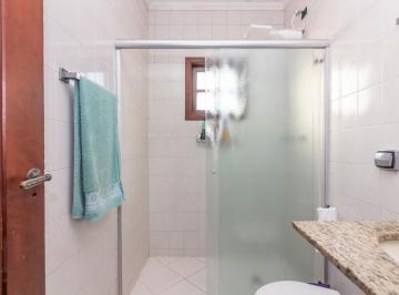 82300efe-f245-4965-ac55-bd4d34d44c6a · Elegante sobrado para venda em Jardim Regina com 3 quartos, sendo 1 suíte, 224m²