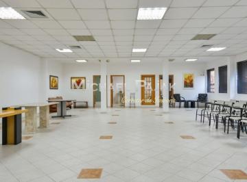 Comercial · 220m² · 2 Vagas · Loja de rua para locação