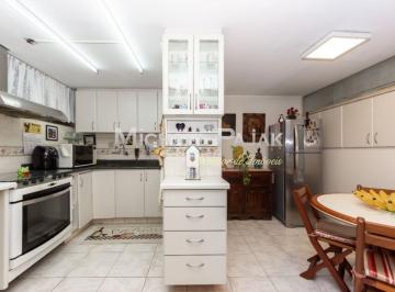 Casa · 240m² · 3 Quartos · 2 Vagas · Sobrado com 3 quartos