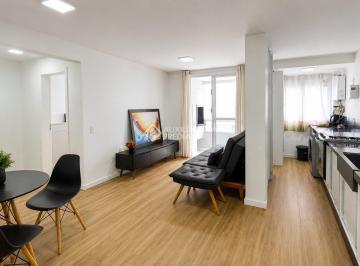sala cozinha conjugada · Apartamento Mobiliado para Locação na Pedra Branca | 2 Quartos | 2 Vagas | 65m²