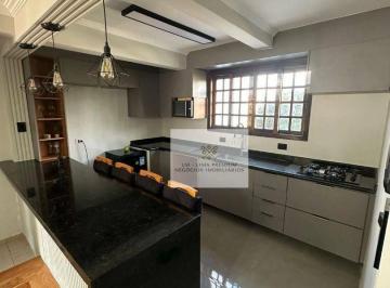 60347defa8b35d3a25bc95776fac311f97afd823 · Sobrado com Ático , Churrasqueira e Lareira à Venda , 148 m² por R$ 720.000 - Tarumã - Curitiba/PR