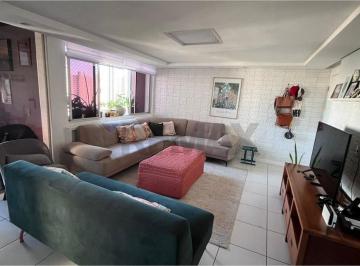 Apartamento · 210m² · 4 Quartos · 5 Vagas · Apartamento reformado em Casa Forte: 4 quartos, 5 vagas