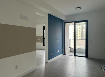 f11756c6a5046ba8a9b949f2edeb340e956f2273 · Apartamento com 2 suítes à venda no Centro de Florianópolis/SC.