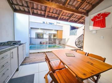 Casa · 130m² · 3 Quartos · 2 Vagas · Sobrado Mobiliado com Piscina, 3 dormitórios, em Itajuba