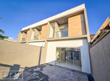 Casa · 100m² · 3 Quartos · 2 Vagas · sobrado pronto para morar com 03 suite em Balneario Picarras Sc