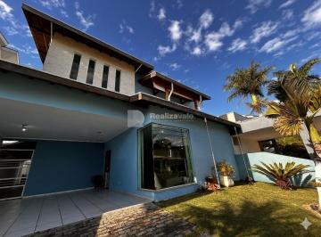 Casa · 296m² · 3 Quartos · 4 Vagas · O Imóvel Perfeito: 3 Dormitórios, Varanda Gourmet com Piscina e Energia Solar