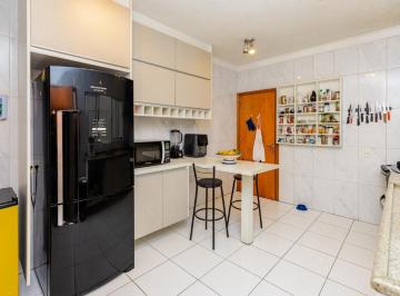 e6690aba-ae53-4a7f-a189-afa0b4d73cbc · Elegante casa para venda em Mirandópolis com 4 quartos, sendo 2 suítes, 214m²