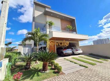 e5f89b7cab6c48615b8d24653f1d6236ce08d3aa · Casa de Altissimo padrão no condominio Aruanã
