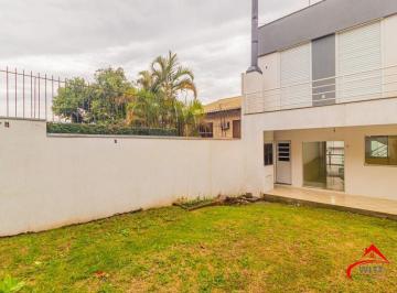 Casa · 229m² · 3 Quartos · 3 Vagas · Casa com 3 dormitórios, suíte, lavabo e amplo pátio.