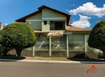 Casa · 284m² · 3 Quartos · 4 Vagas · Casa de 3 dormitórios, piscina e 4 vagas de garagem em Canoas.