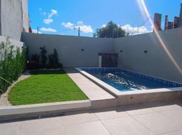 Foto 01 · Imperdível oportunidade de compra: Casa à venda em Itanhaém-SP, Parque Augustus, 2 quartos, 1 suíte,