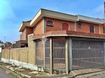 whatsapp-image-2025-11-26-at-10-42-07-11764257459311.jpeg · Casa à venda, Saúde, com  3 Quartos e 3 banheiros, duas vagas de garagem.