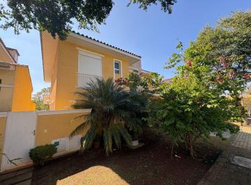 Casa de 4 quartos, Cotia · Casa para alugar na Granja Viana com 4 suítes, quintal grande e 4 vagas.